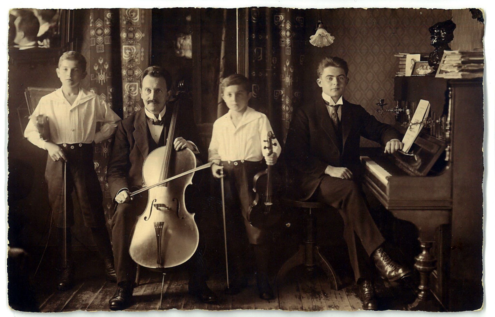 Karl Walter Kuhn mit Söhnen Benno und Karl sowie Franz Kuhn